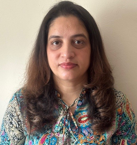 sadia mansoor headshot